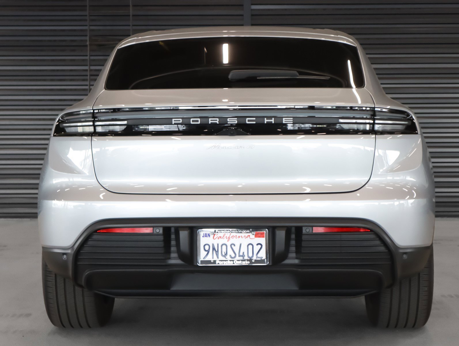 2025 Porsche Macan Electric 4 photo 9