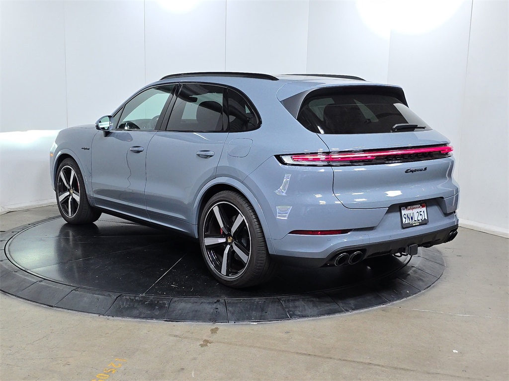 2024 Porsche Cayenne E-Hybrid S photo 7