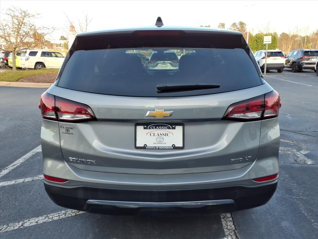2024 Chevrolet Equinox LT photo 2