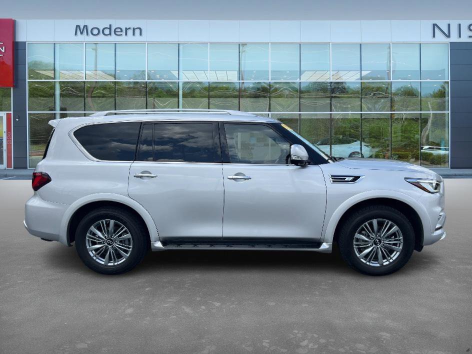 2023 Infiniti QX80 Luxe photo 2