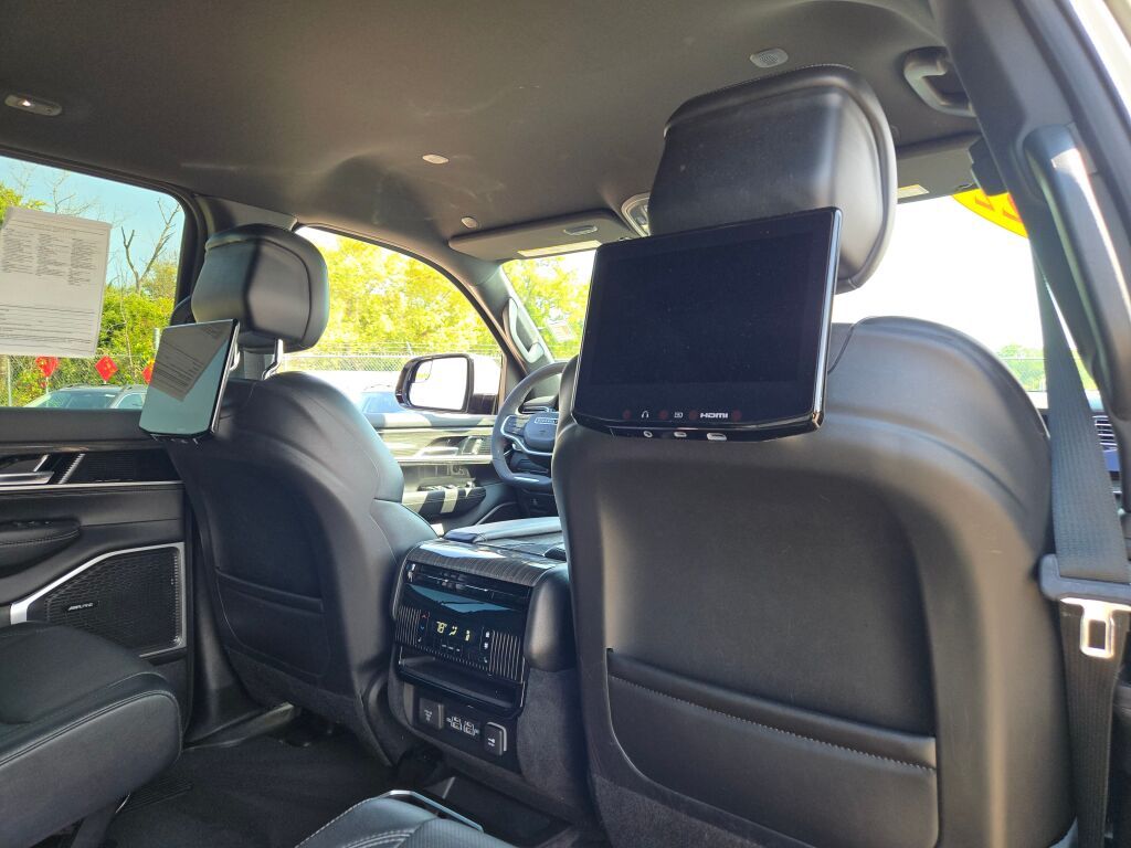2022 Jeep Wagoneer Series III photo 11