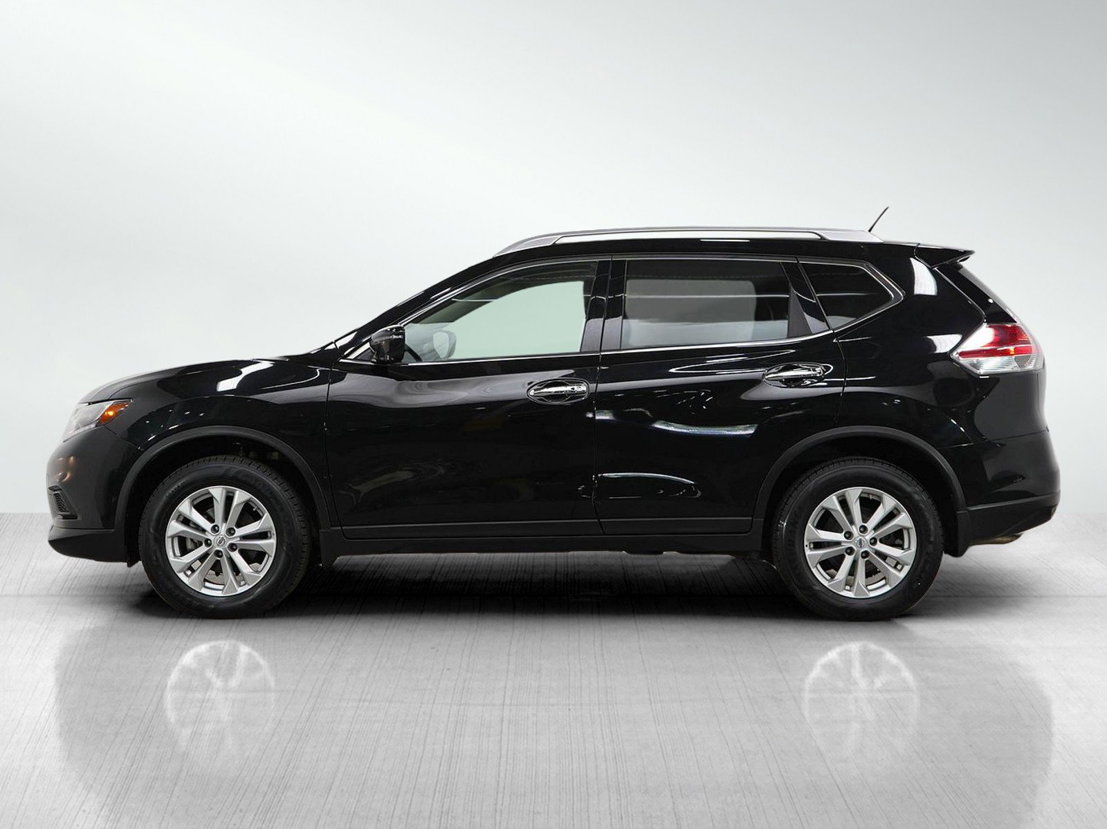 Used 2016 Nissan Rogue SV with VIN KNMAT2MV7GP635943 for sale in Minneapolis, Minnesota