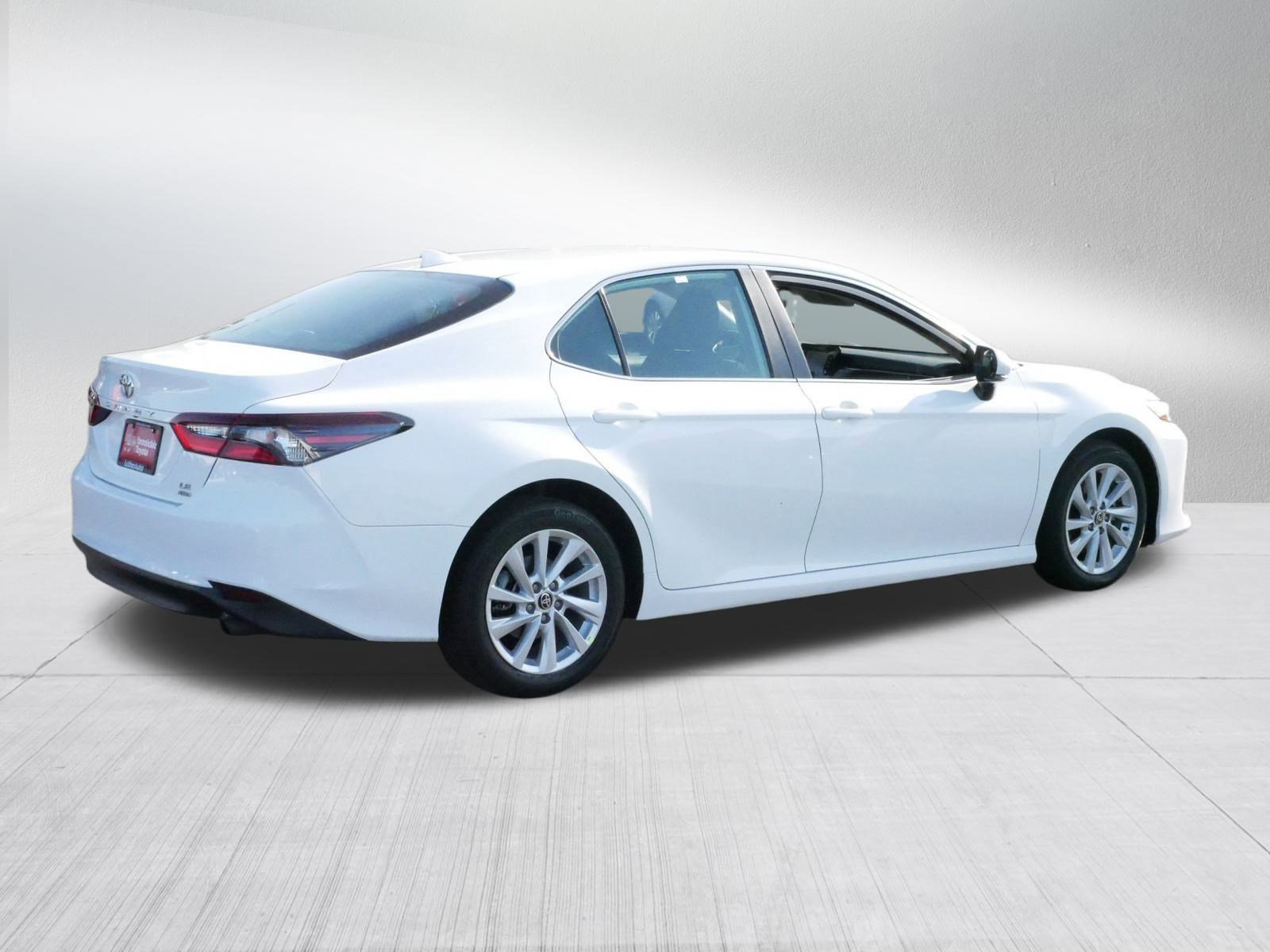 2022 Toyota Camry LE photo 7