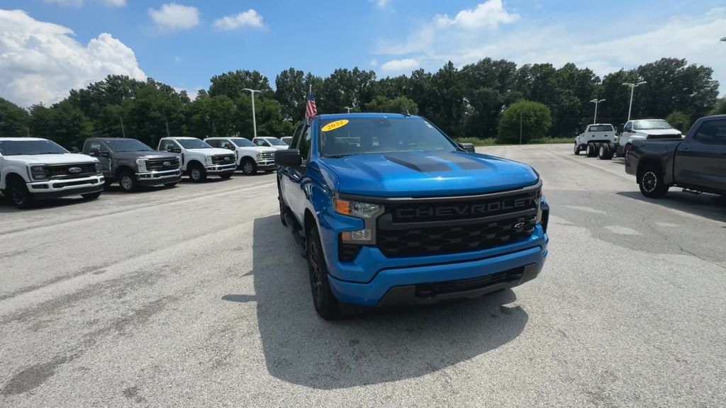 2022 Chevrolet Silverado 1500 Custom photo 2
