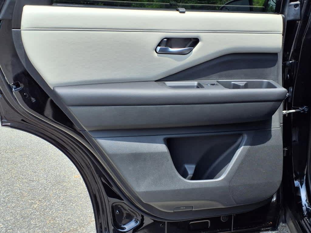 2023 Nissan Pathfinder SL photo 22