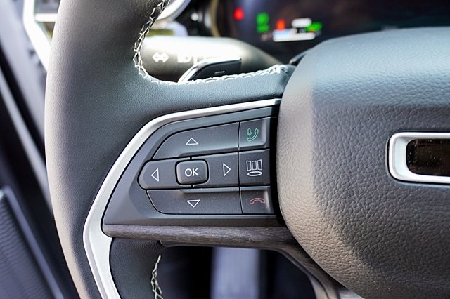 New 2023 Bright White Clear-Coat Exterior Paint Jeep 4xe image 39