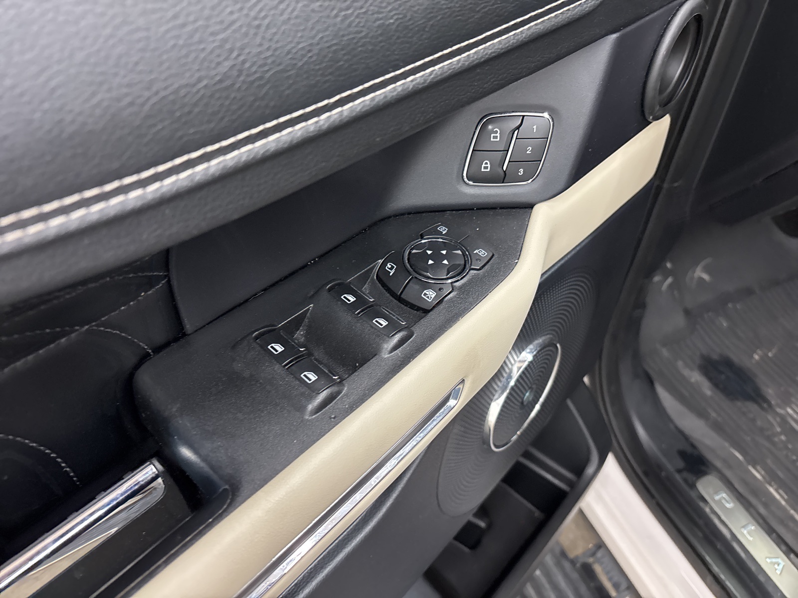 2019 Ford Expedition MAX Platinum photo 23
