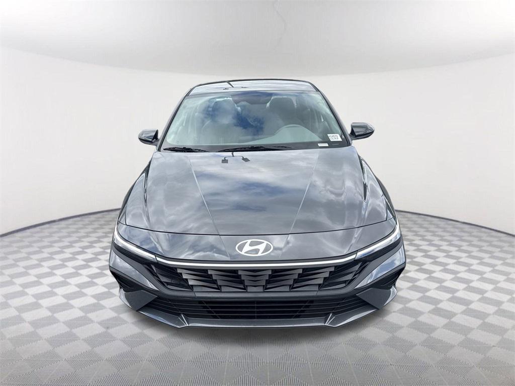 2026 Hyundai Elantra SEL Sport photo 2