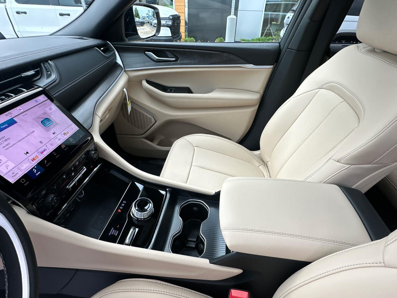 2025 Jeep Grand Cherokee Limited photo 19