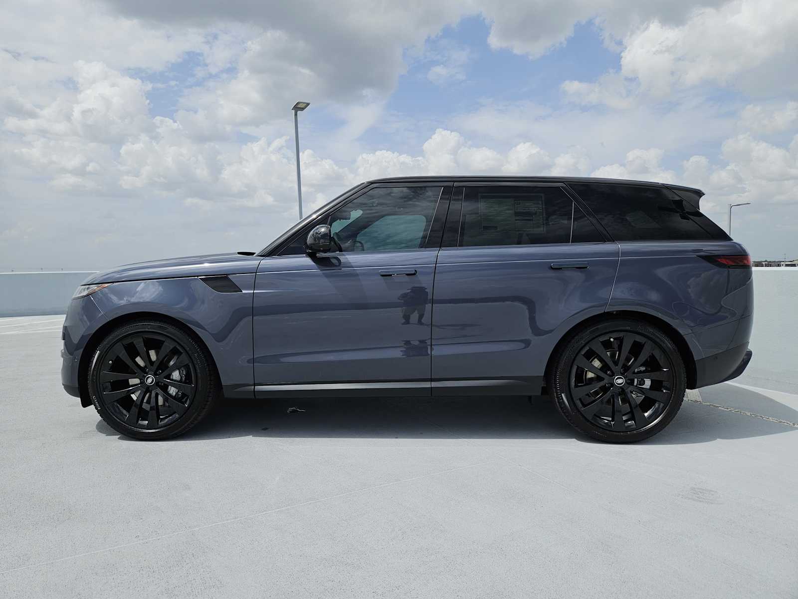 2025 Land Rover Range Rover Sport SE photo 4
