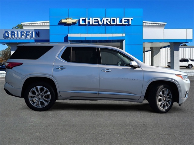 2021 Chevrolet Traverse Premier photo 2