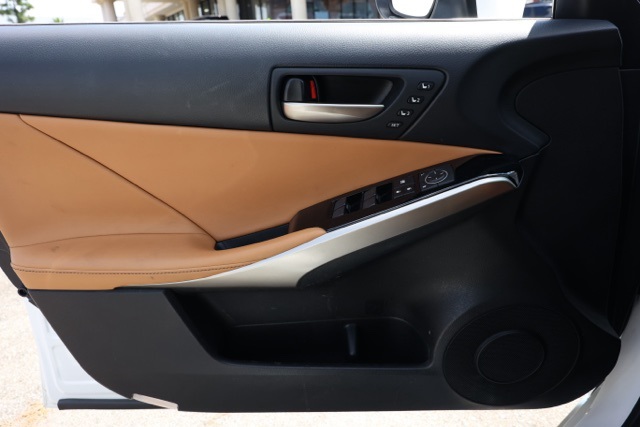 2020 Lexus IS 300 photo 21