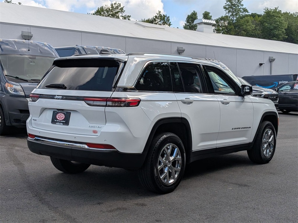 2022 Jeep Grand Cherokee Limited photo 2