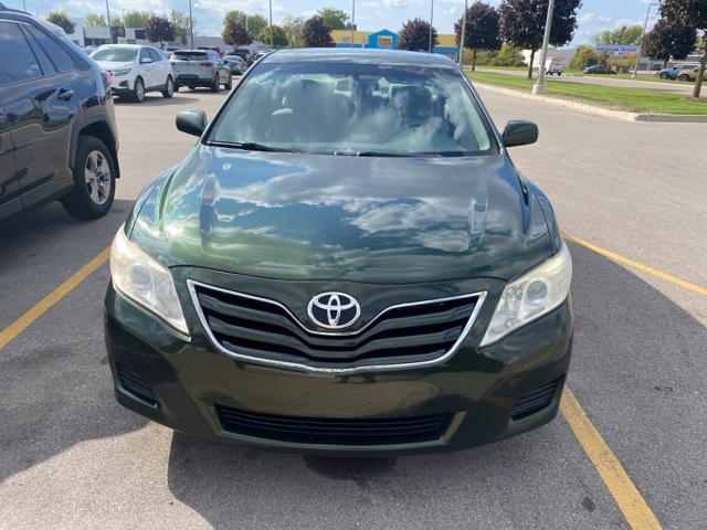 2011 Toyota Camry LE photo 2
