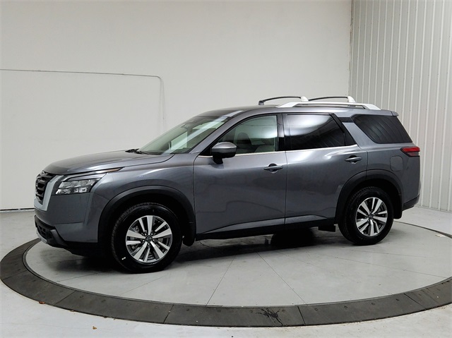 2025 Nissan Pathfinder SL photo 2