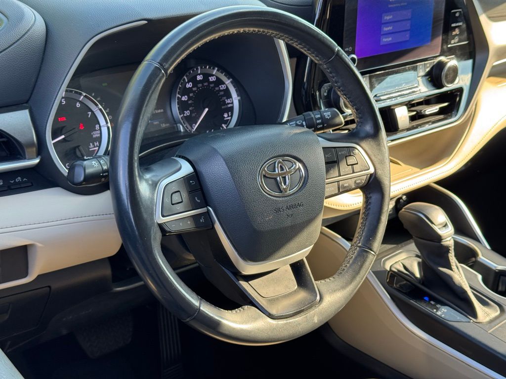 2023 Toyota Highlander XLE photo 17