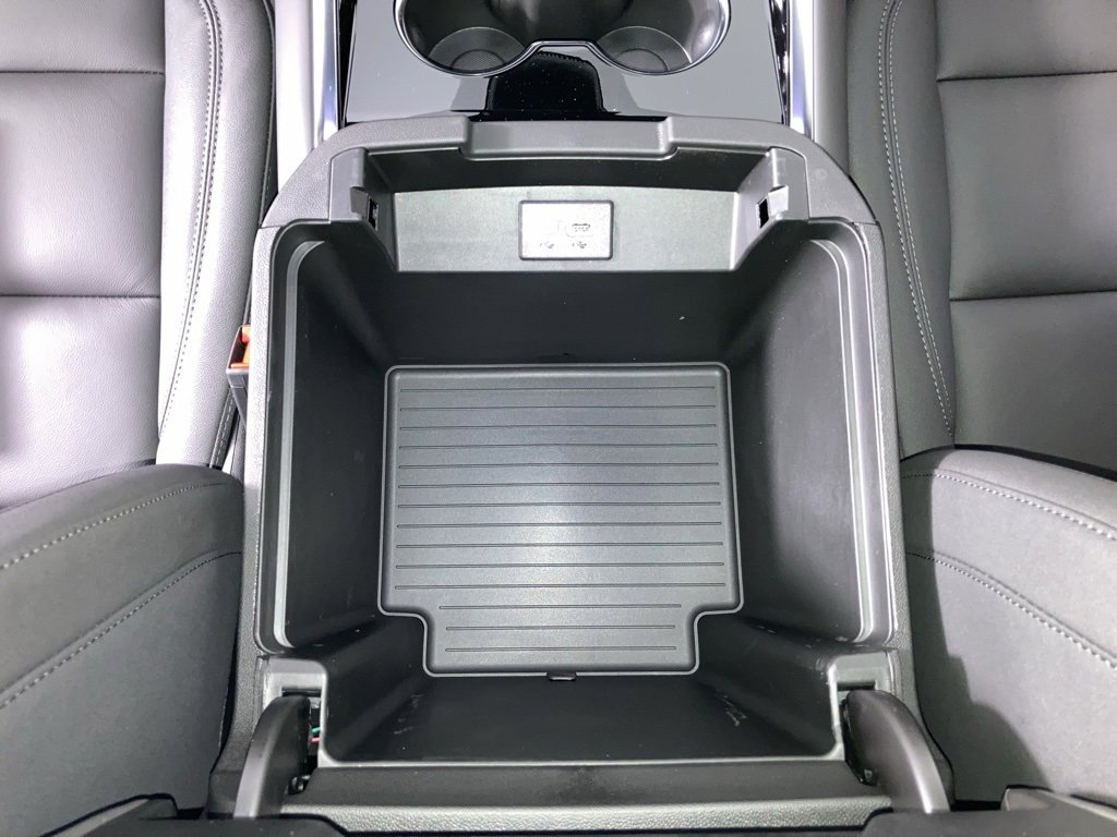 2026 Chevrolet Suburban Z71 photo 6