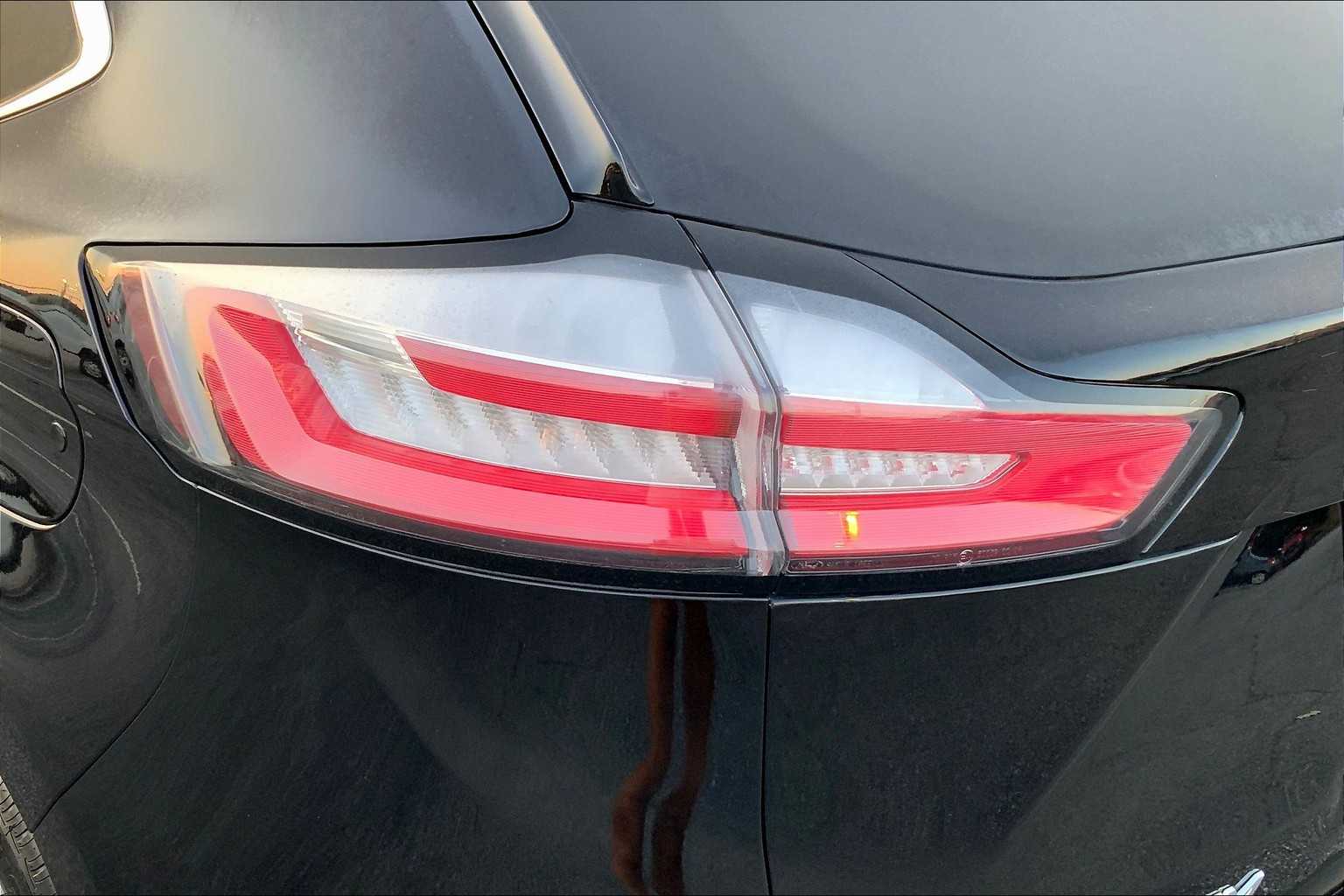 2023 Ford Edge Titanium photo 26