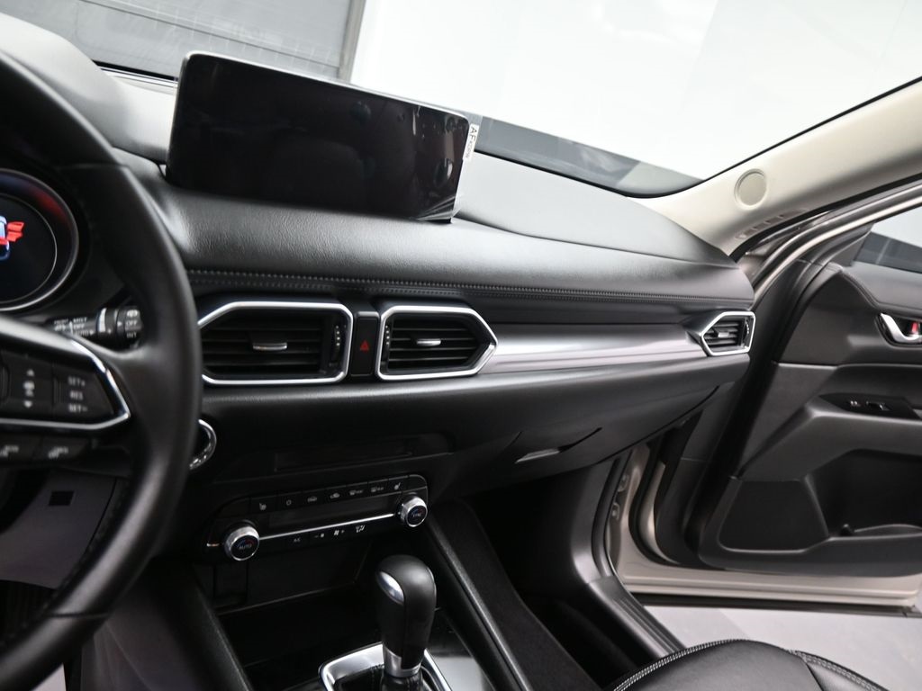 2024 Mazda CX-5 2.5 S Preferred photo 3