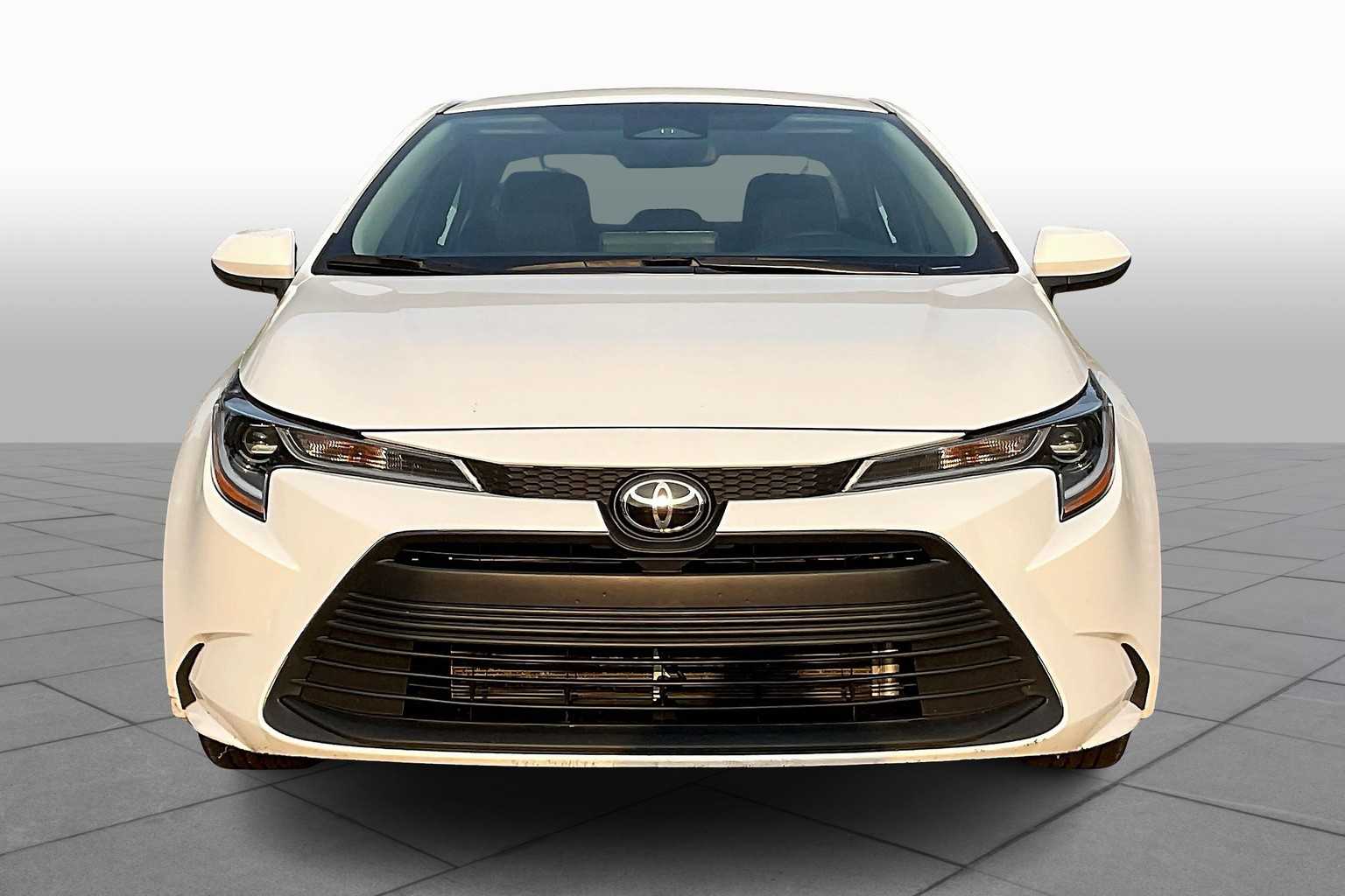 2024 Toyota Corolla LE photo 3