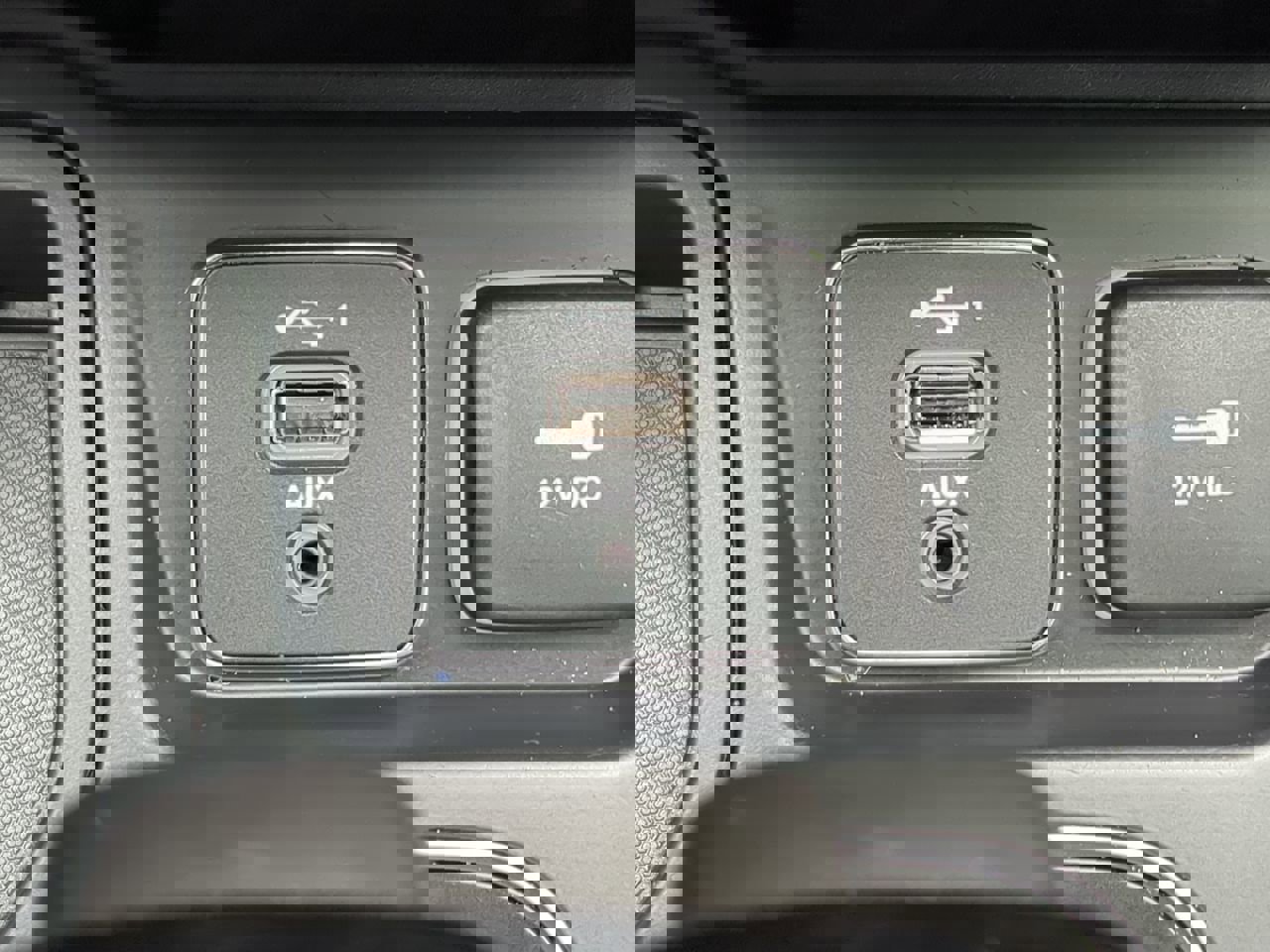 2021 Jeep Cherokee Altitude photo 21