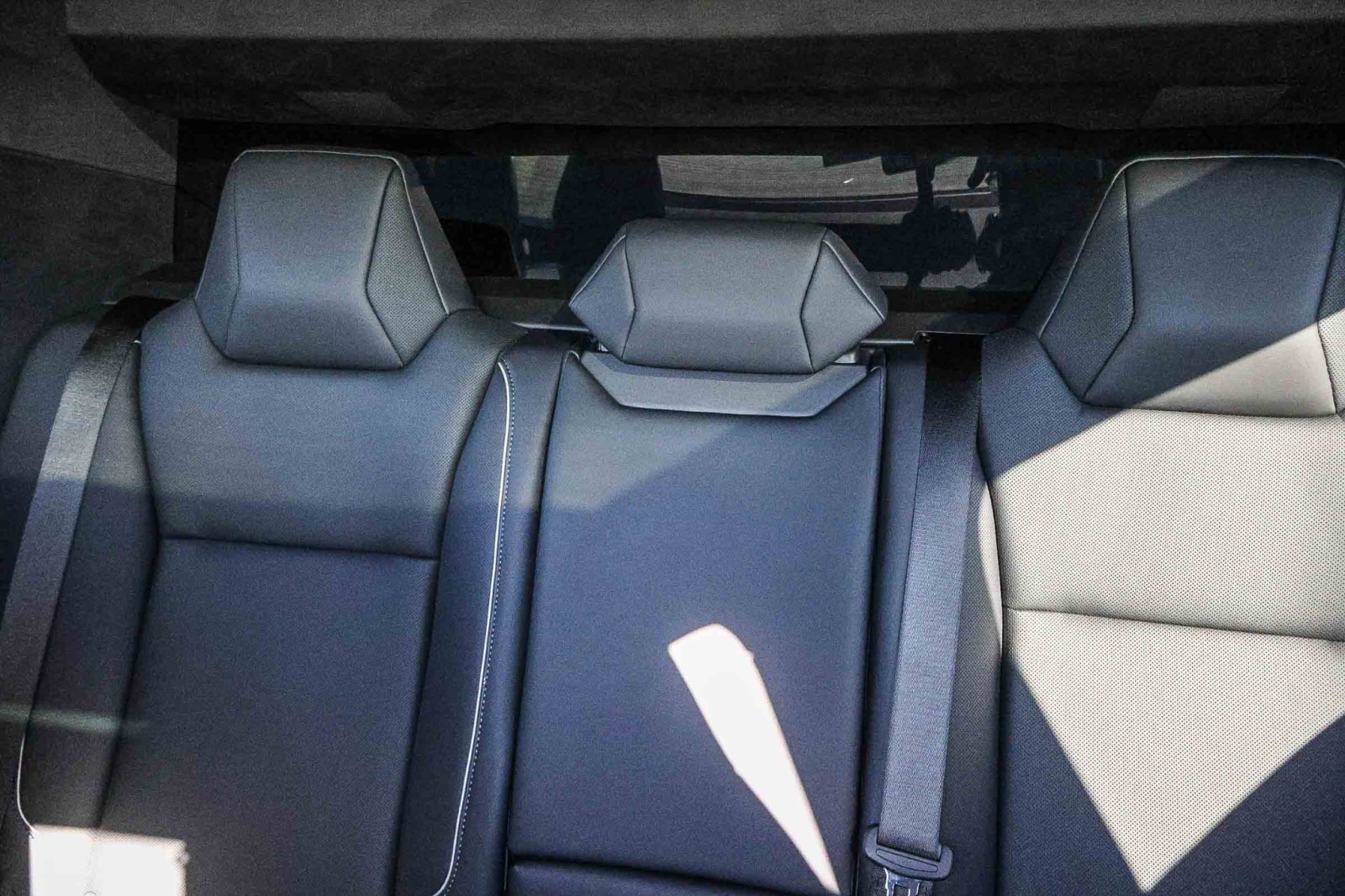 2025 Tesla Cybertruck photo 11