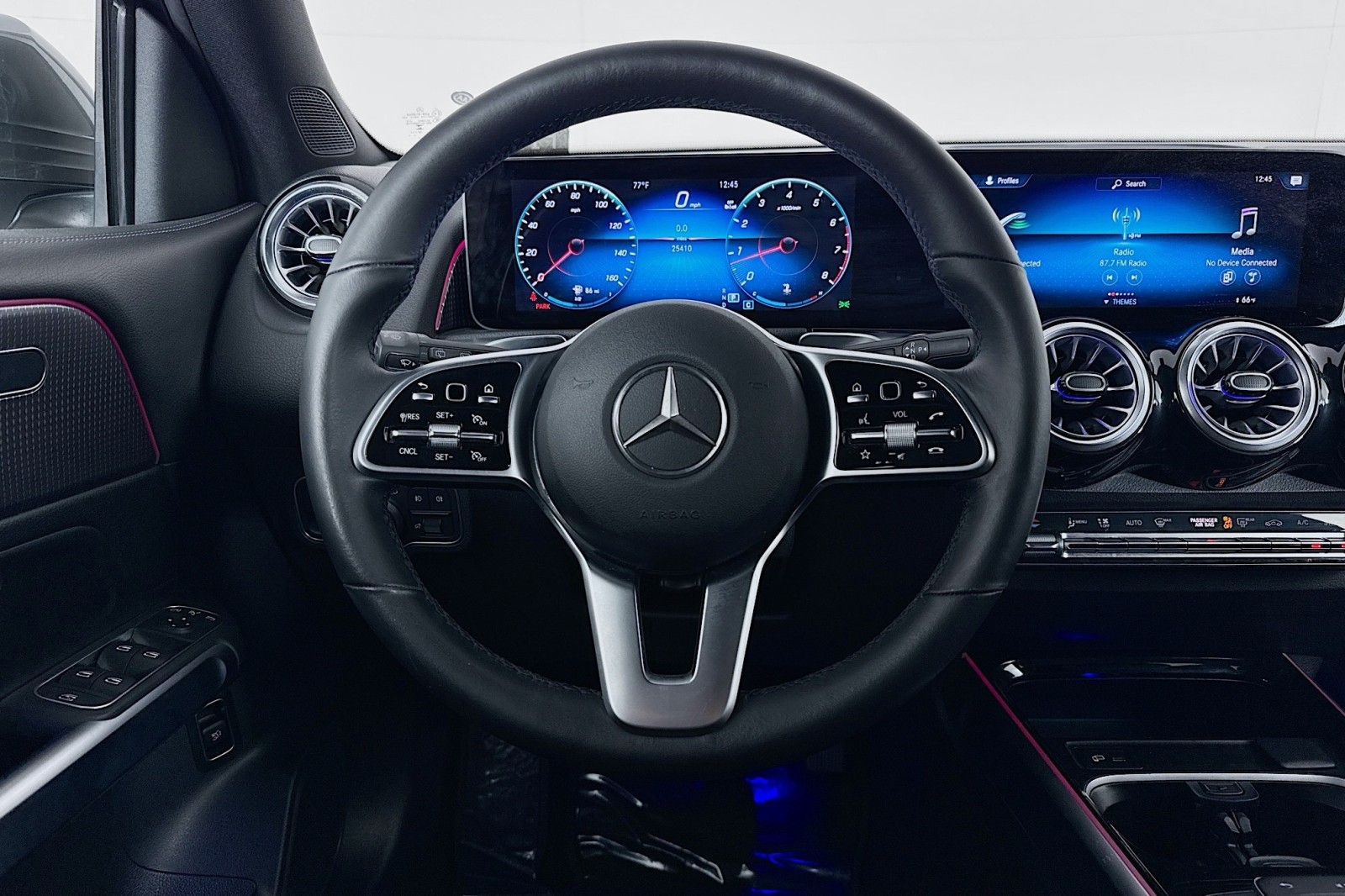 2023 Mercedes Benz GLB 250 photo 4