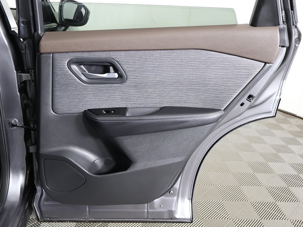 2022 Nissan Rogue SV photo 20