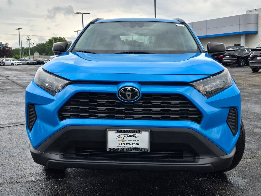2021 Toyota RAV4 LE photo 2