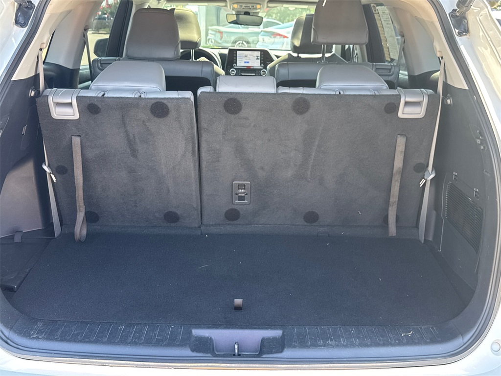 2021 Toyota Highlander XLE photo 16