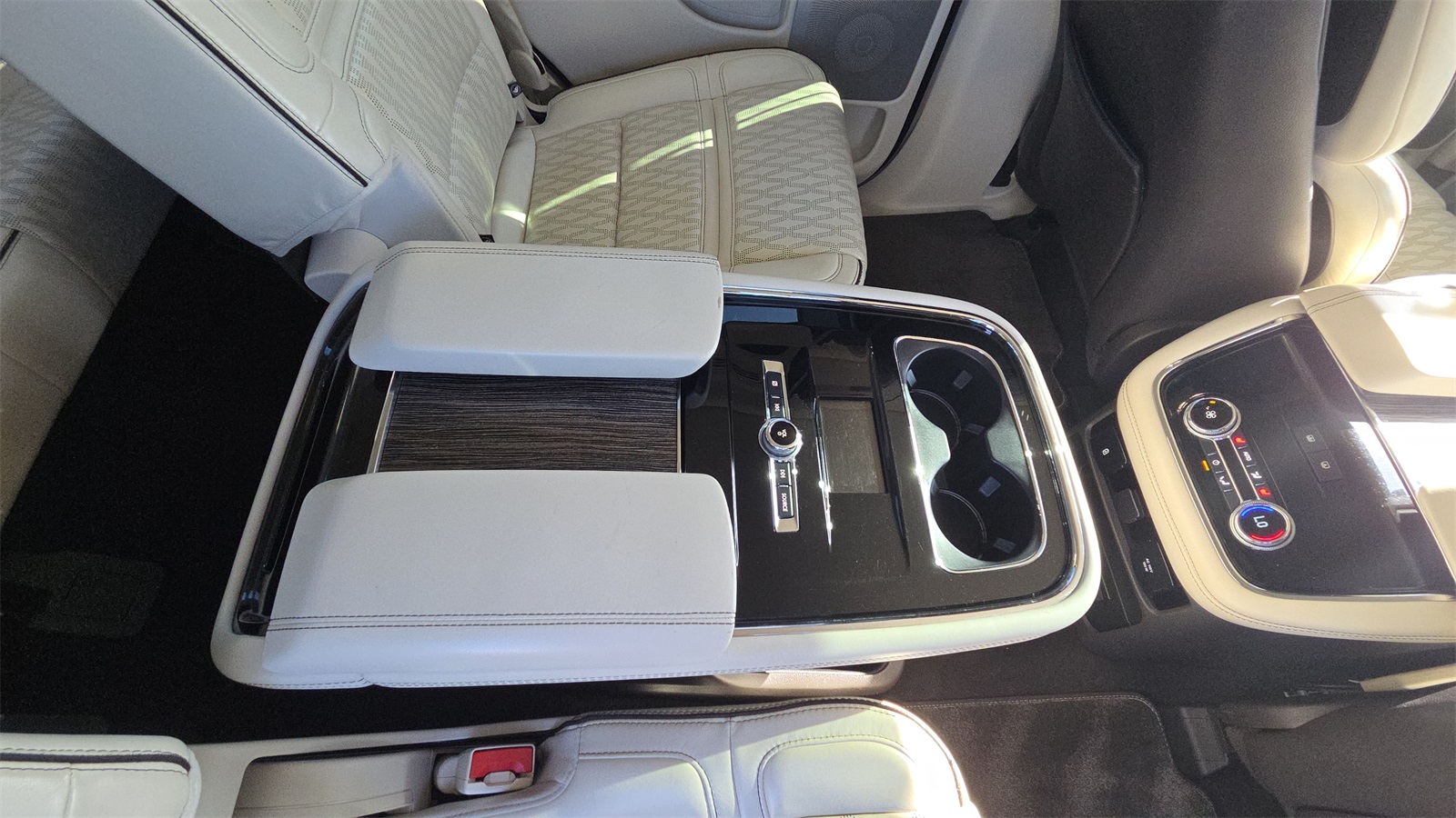 2019 Lincoln Navigator Black Label photo 19