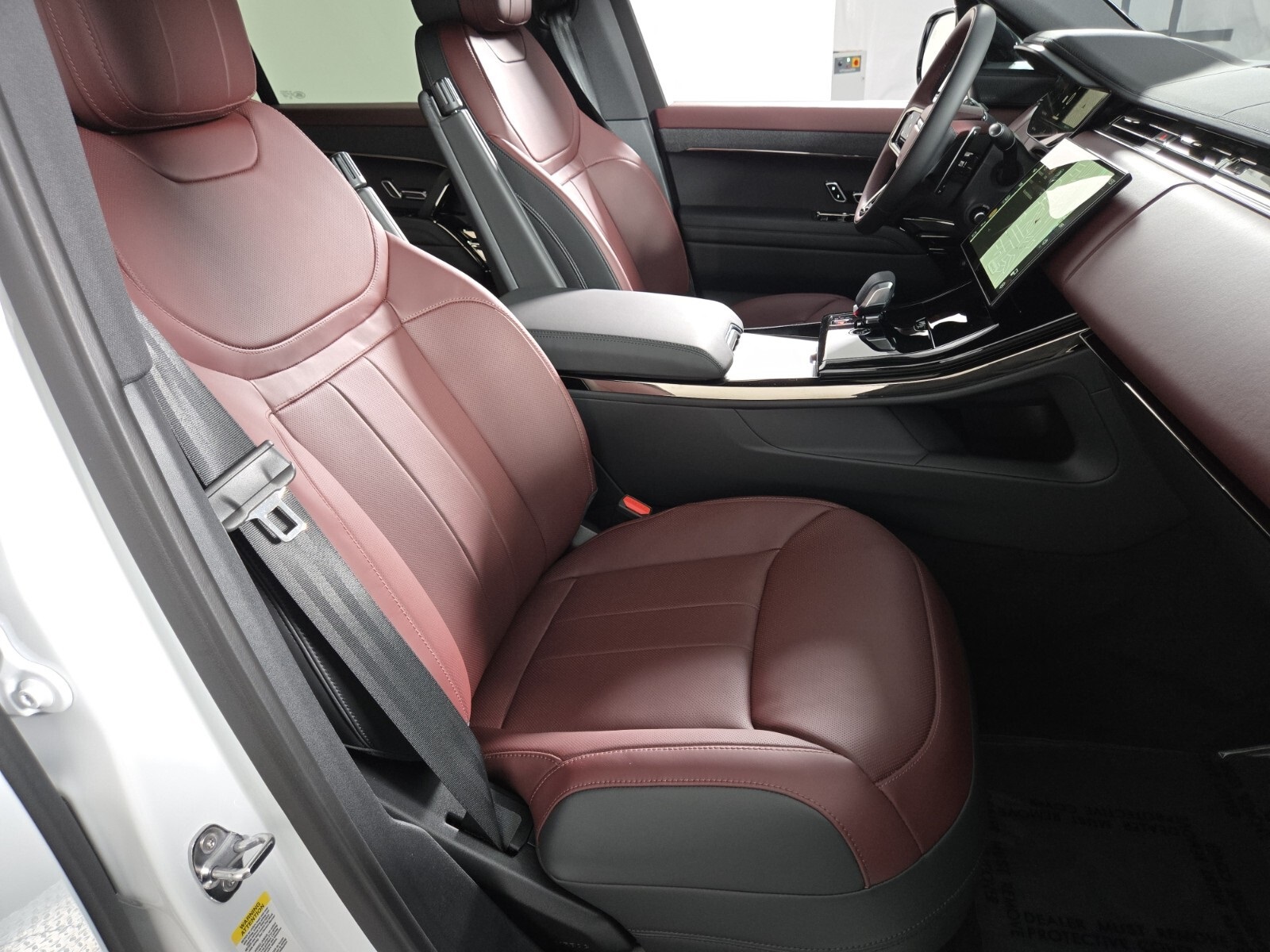 2025 Land Rover Range Rover Sport SE photo 2