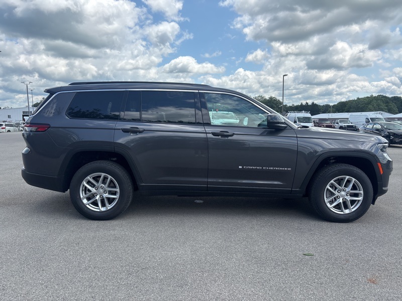 2025 Jeep Grand Cherokee Laredo X photo 2