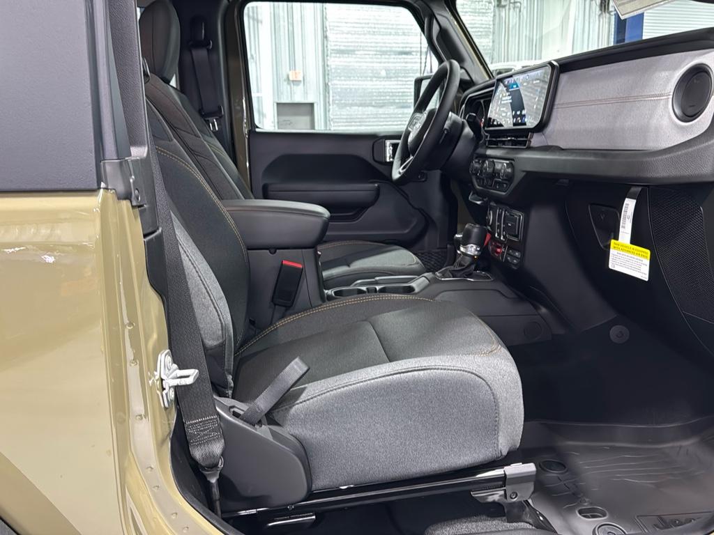 2025 Jeep Wrangler Willys photo 14