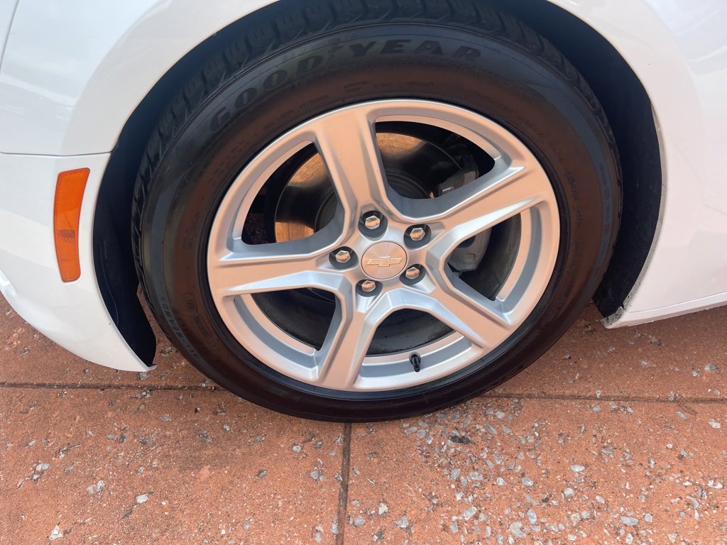 2023 Chevrolet Camaro 1LT photo 4