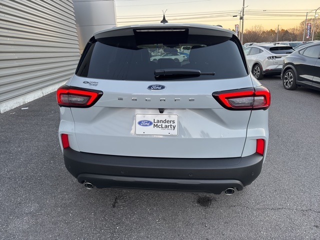 2025 Ford Escape ST-Line photo 4
