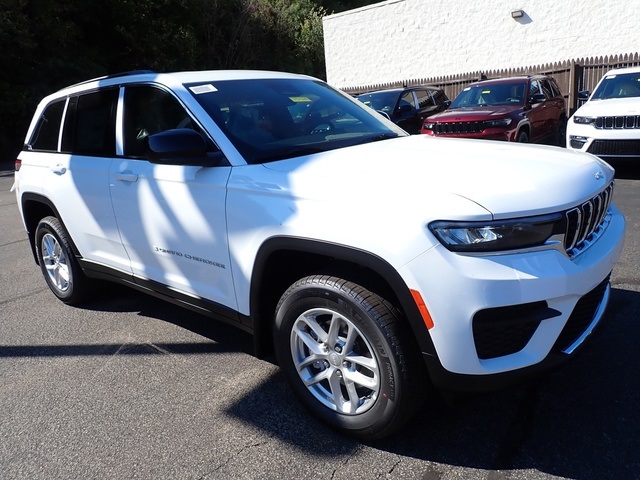 2025 Jeep Grand Cherokee Laredo photo 7