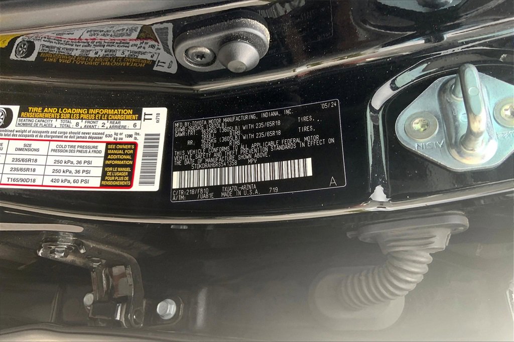 2024 Toyota Highlander LE photo 28