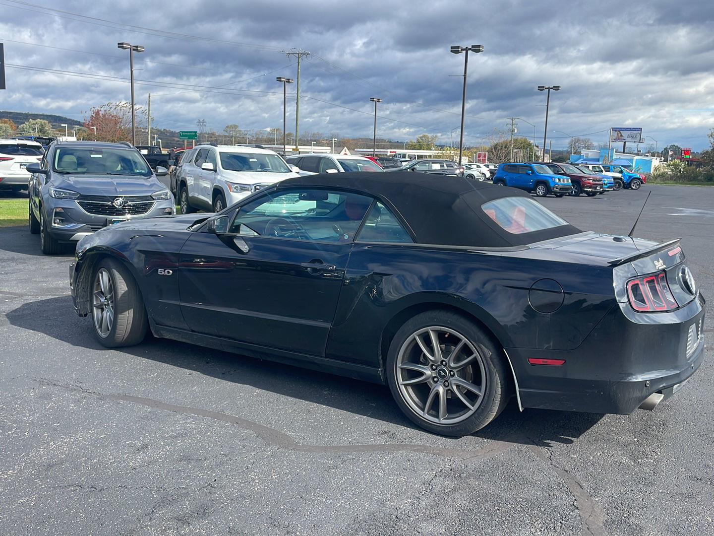 2013 Ford Mustang GT Premium photo 3