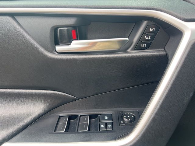 2022 Toyota RAV4 XLE Premium photo 4