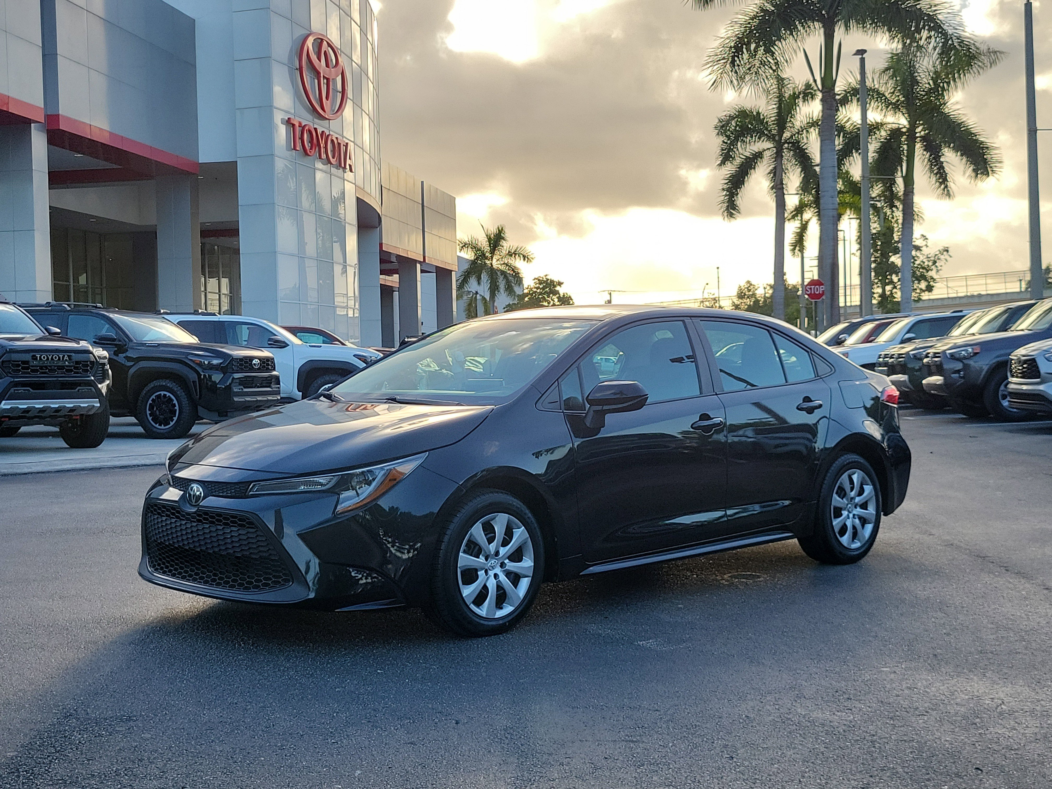 Used 2021 Toyota Corolla LE with VIN 5YFEPMAE1MP261233 for sale in Doral, FL