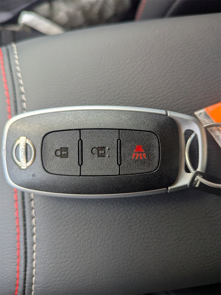 2025 Nissan Kicks SR photo 30
