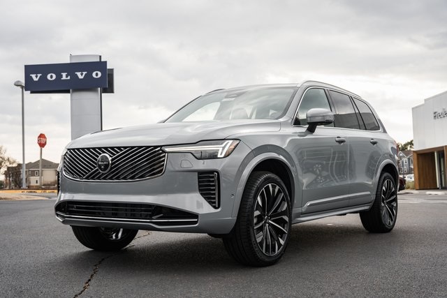 2026 Volvo XC90 Plus's photo