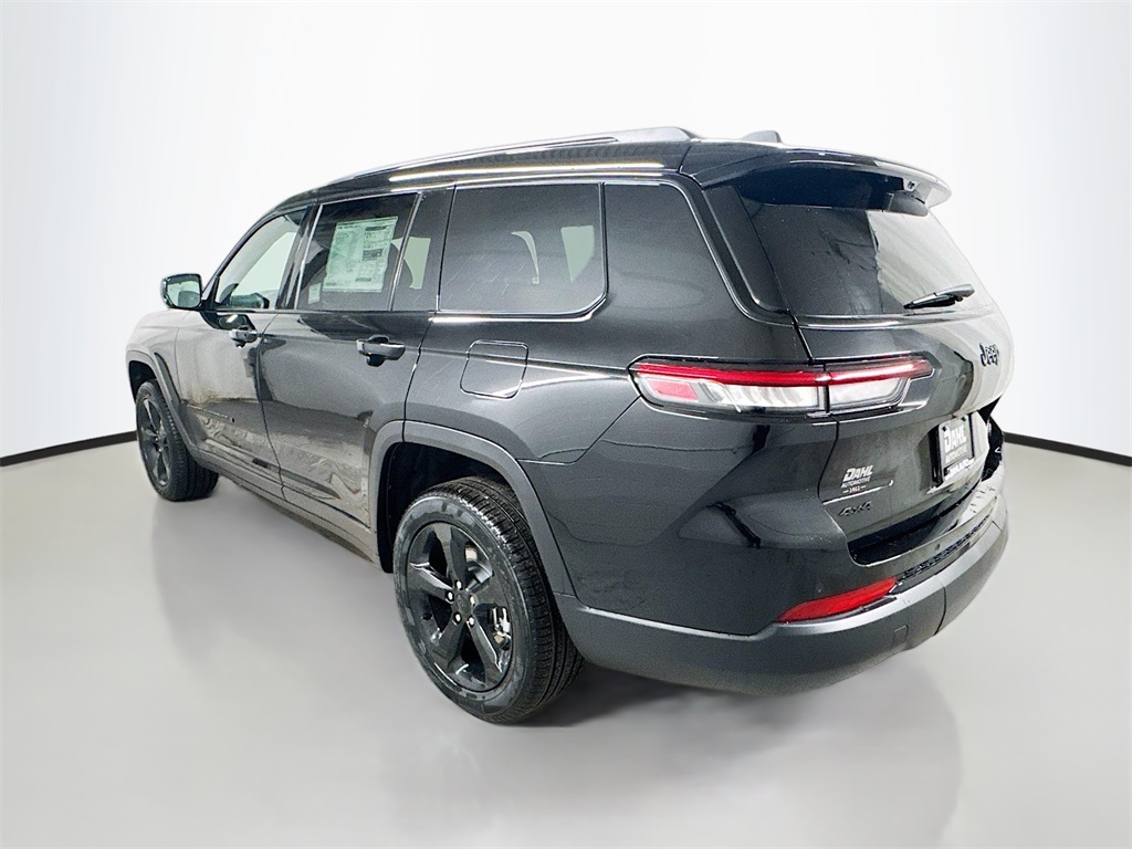 2025 Jeep Grand Cherokee Limited photo 2