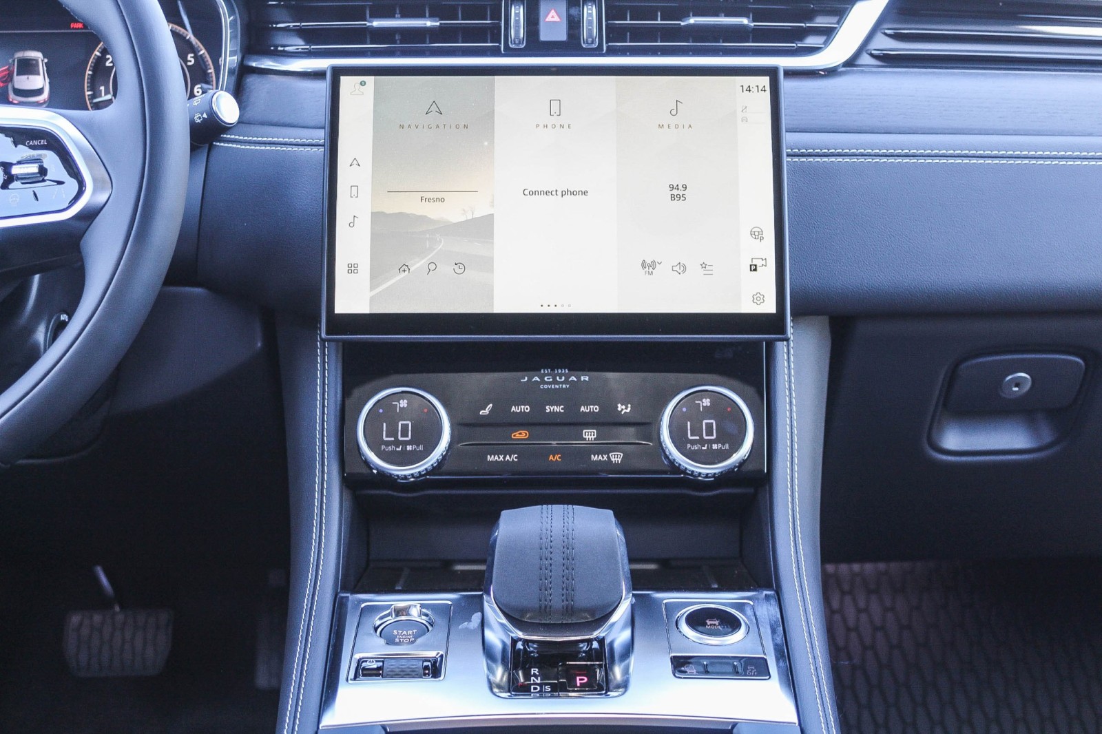2025 Jaguar F-PACE P250 R-Dynamic S photo 10
