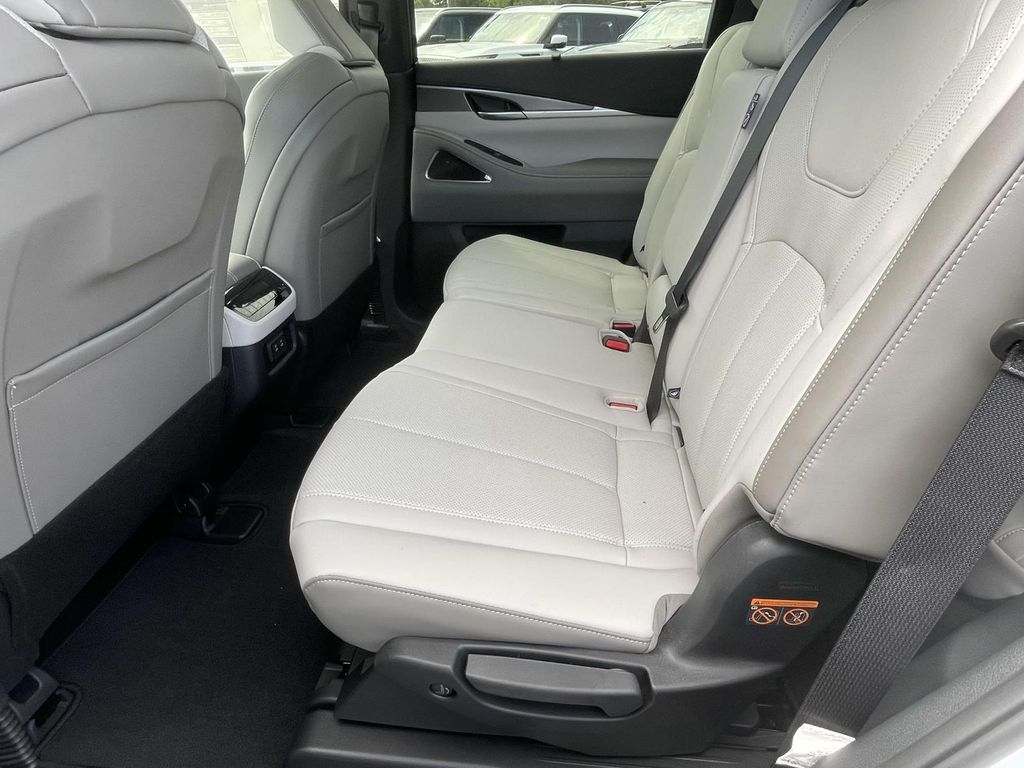 2026 Infiniti QX60 Luxe AWD photo 11
