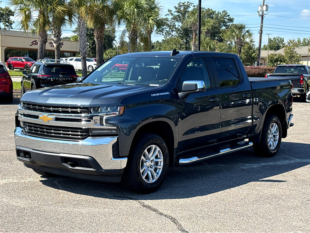 2021 Chevrolet Silverado 1500 LT photo 3