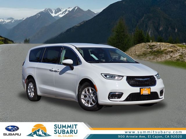 2023 Chrysler Pacifica Touring L's photo