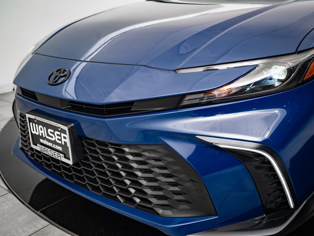 2025 Toyota Camry SE photo 3