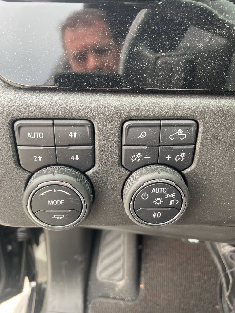 2023 Chevrolet Silverado 1500 High Country photo 4